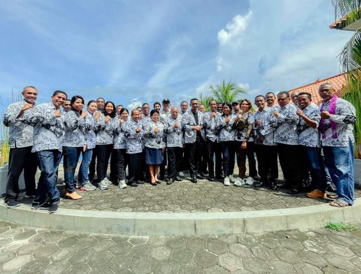 Para guru anggota PGRI Flroes Timur